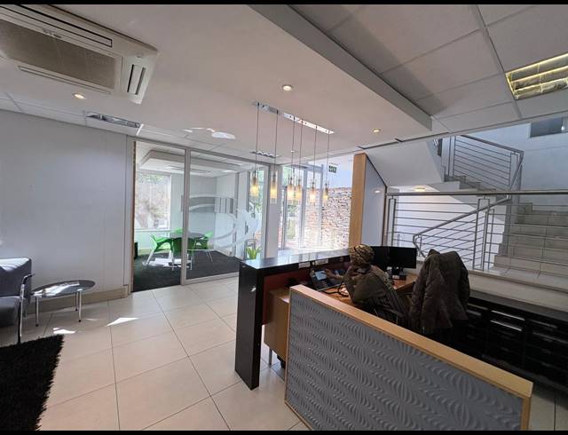 983M² OFFICE FOR SALE IN FOURWAYS